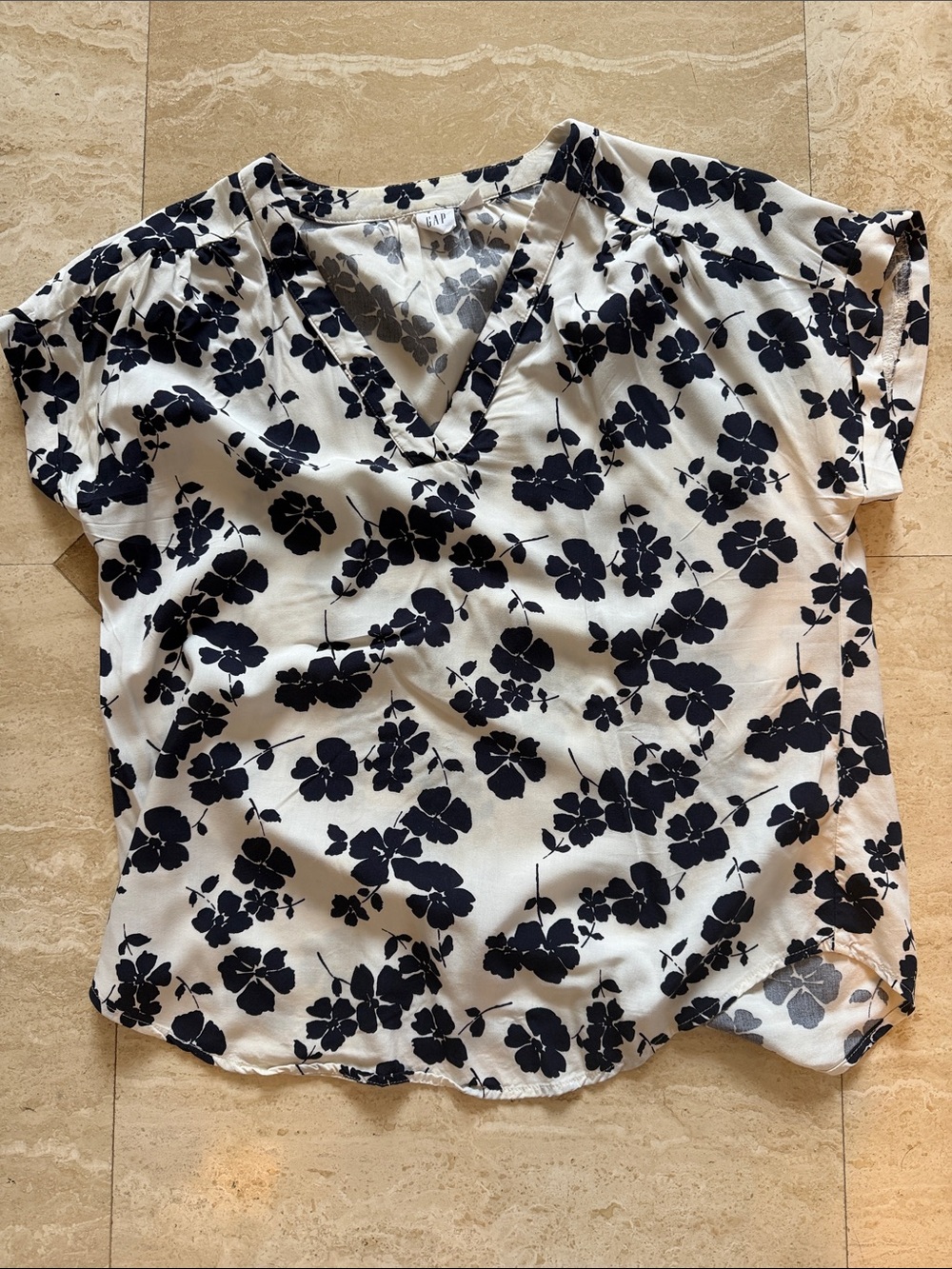 GAP Women's Navy  & White Floral V-Neck Top